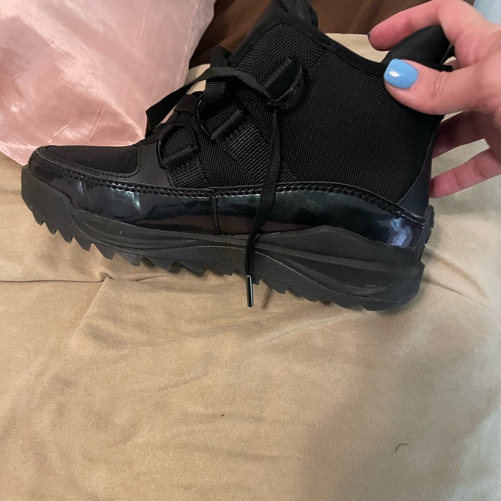 SOREL AURORA BOOTIES. SO CUTE!